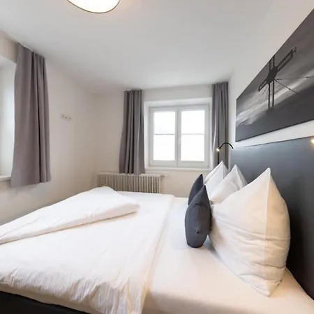 בית נופש Haus Schnoell 8 *