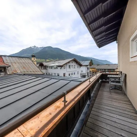 Haus Schnoell 8 *